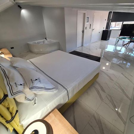 Ilia'S Luxury Suites - Adults Only Xylokastro Esterno foto