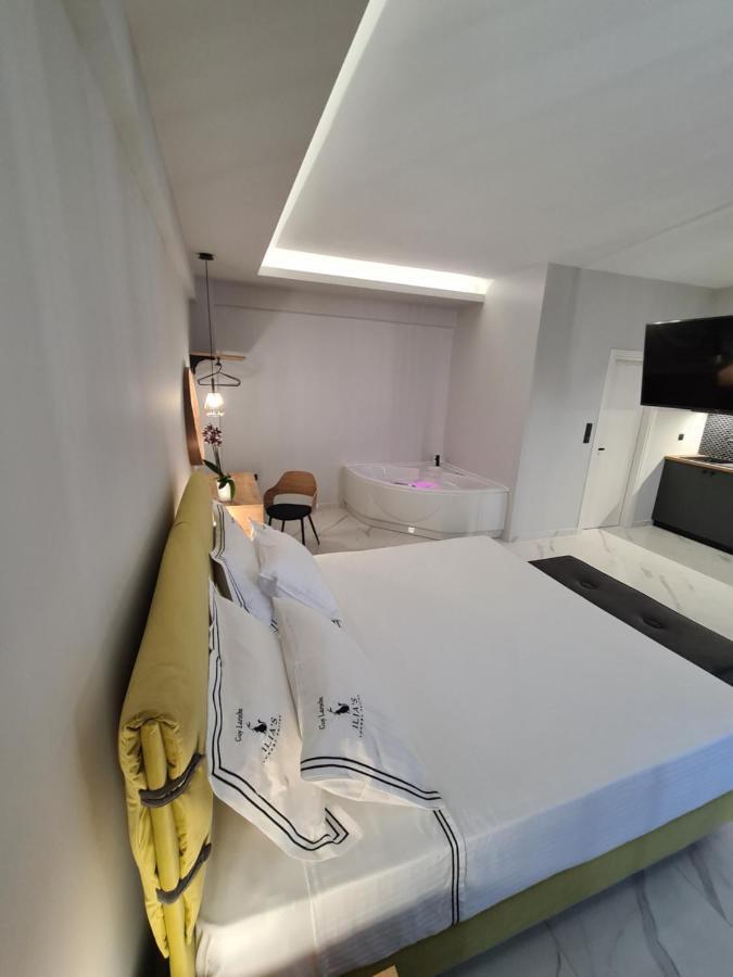 Ilia'S Luxury Suites - Adults Only Xylokastro Esterno foto