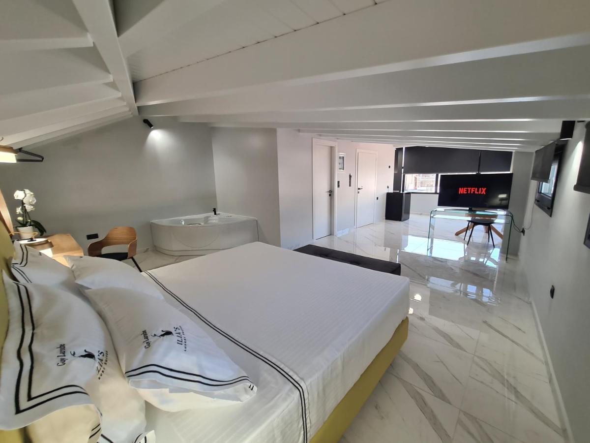 Ilia'S Luxury Suites - Adults Only Xylokastro Esterno foto